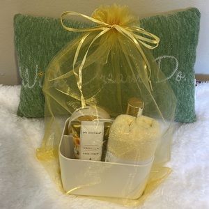 Spa Luxetique Gift Set NWOT